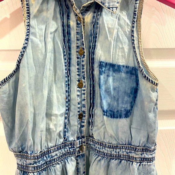 Extra Small Acid Wash Jean Guess Mini Dress - Picture 2 of 5